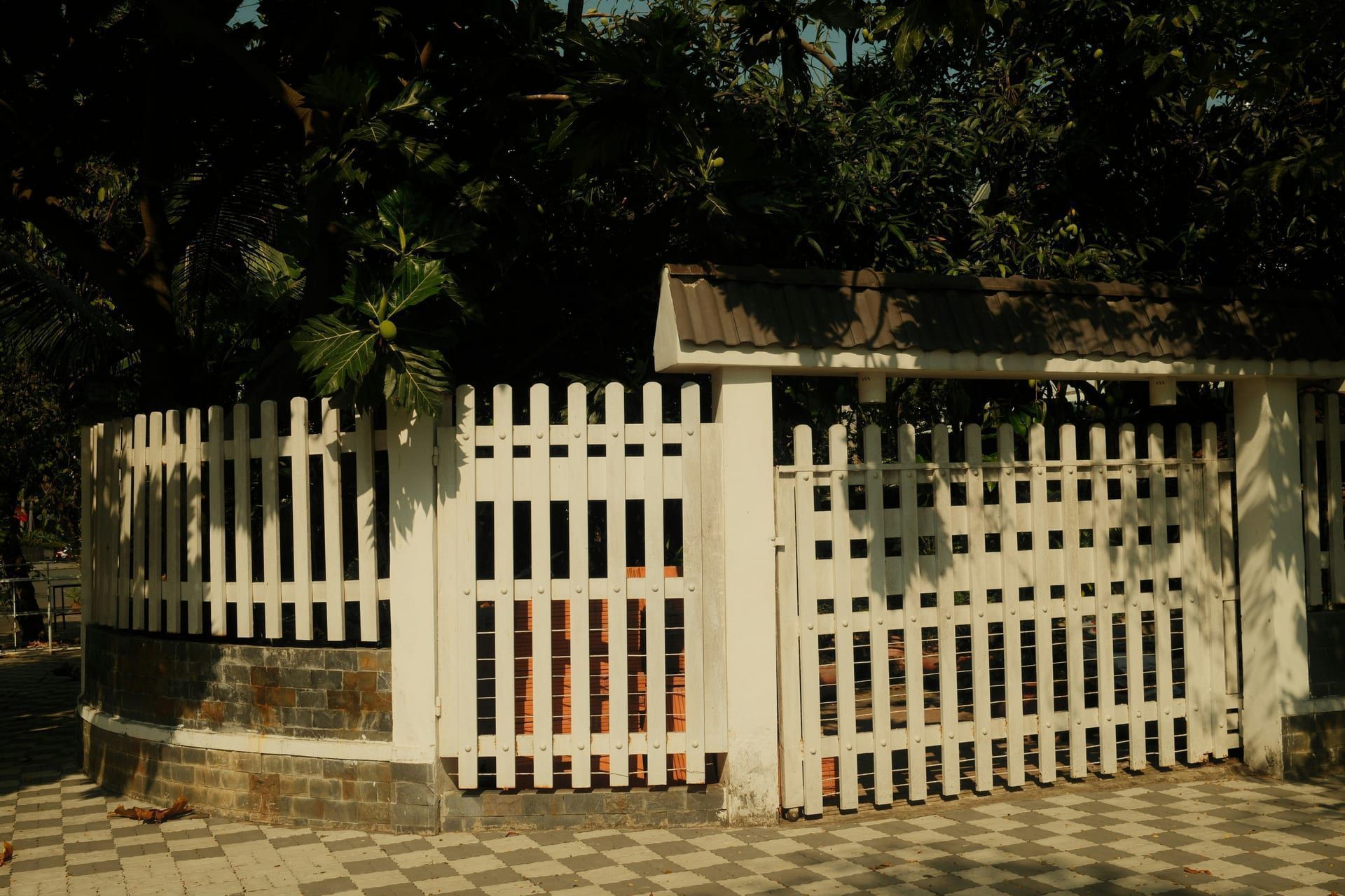 Vinyl & Privacy Fence